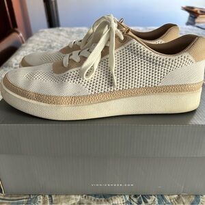Vionic Galia Sneaker. Women’s size 9.